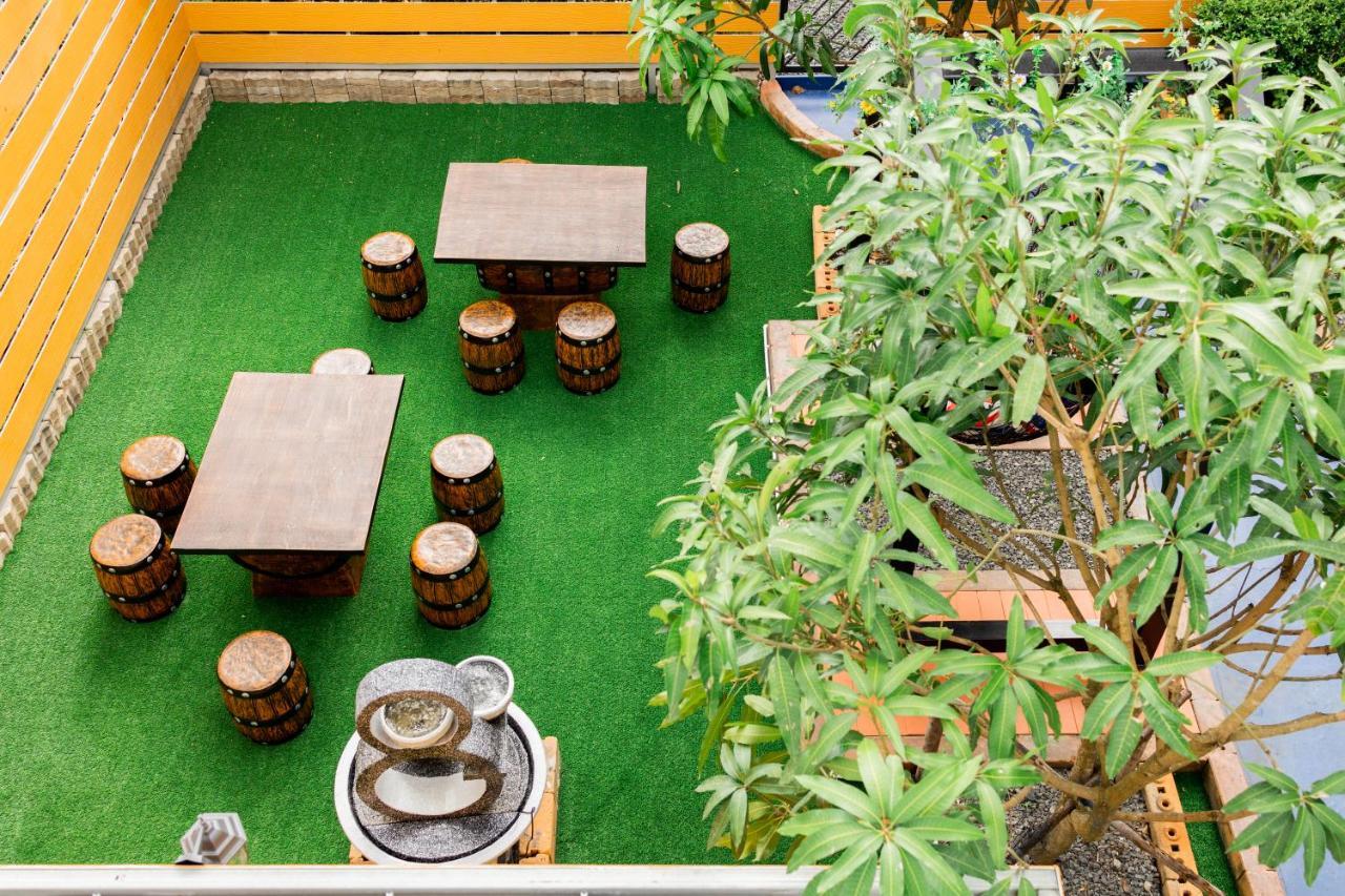 Marco Polo Phuket Poshtel & Bistro Hostel Bagian luar foto