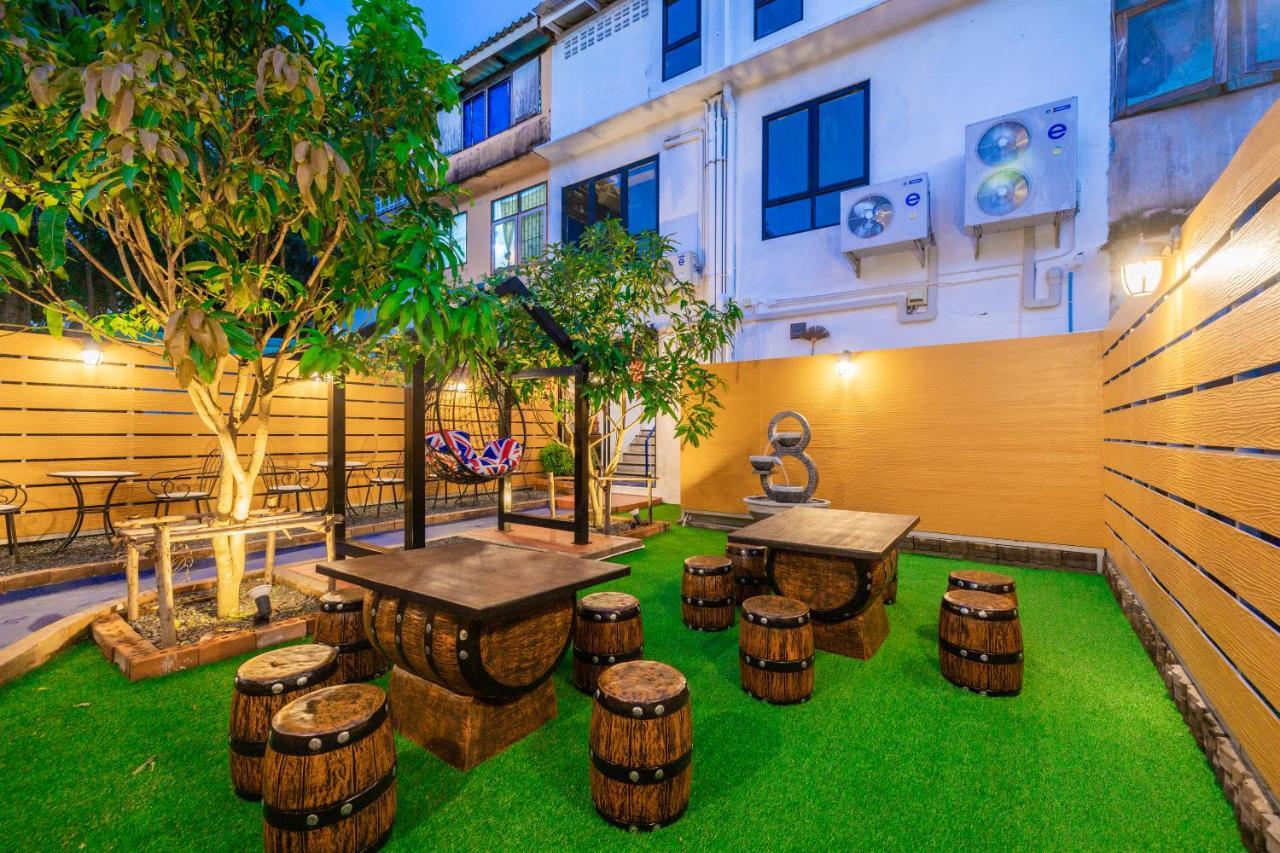 Marco Polo Phuket Poshtel & Bistro Hostel Bagian luar foto