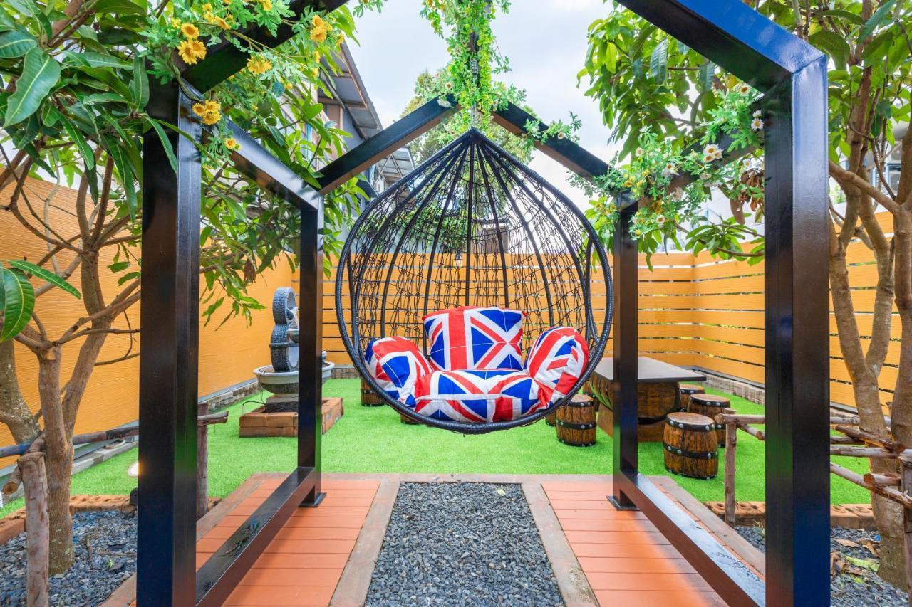 Marco Polo Phuket Poshtel & Bistro Hostel Bagian luar foto